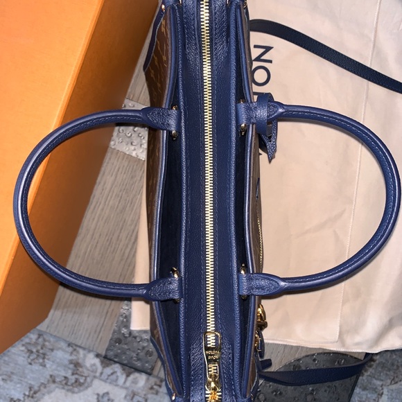 Louis Vuitton Popincourt PM bag - Picture 3 of 8